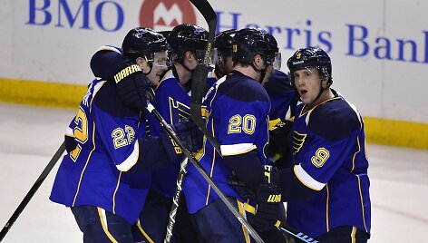 Sent Lujiso &bdquo;Blues&ldquo; ledo ritulininkai įveikė Čikagos &bdquo;Blackhawks&ldquo; klubą