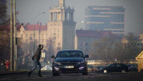 Degėsiais dvokiantis rūkas Vilniuje.