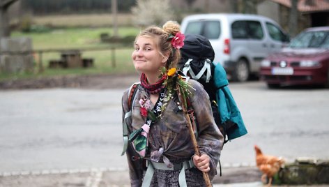 Eglė ir Barbora Jokūbo (Camino de Santiago)  keliu ėjo ne sezono metu – žiemą. Beveik 800 kilometrų pėsčiomis įveikusios merginos per mėnesį patyrė visus keturis metų laikus, tačiau kelionės pabaigti negalėjo. 