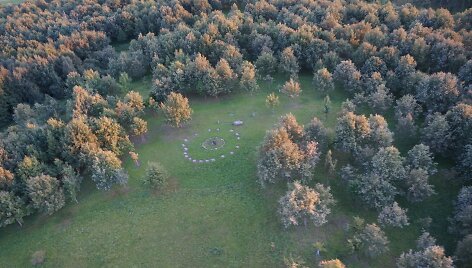 Auk&scaron;čiausia Lietuvos tautinio atgimimo ąžuolyno vieta &ndash; Aukuro kalnelis