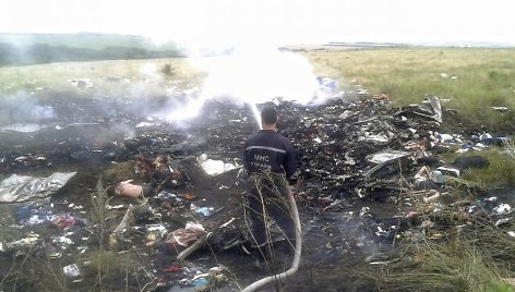 Ukrainoje sudužęs Malaizijos laineris „Boeing 777“ su 295 žmonėmis numuštas iš Rusijos teritorijos?