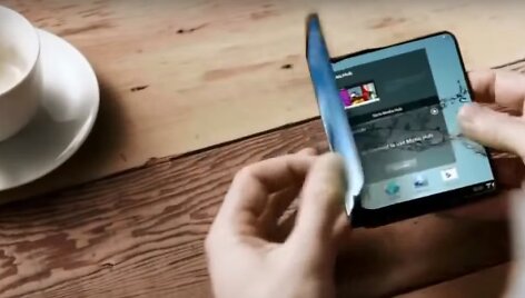 Atverčiamo &bdquo;Samsung&ldquo; telefono konceptas, parodytas 2014 m. reklamoje