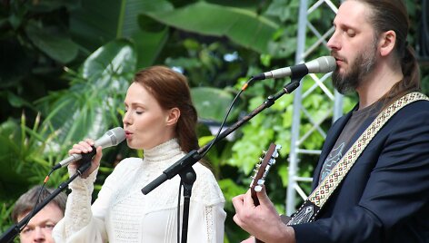 Aistė Smilgevičiūtė ir grupė &bdquo;Skylė&ldquo; 