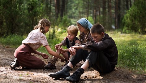 Kadras iš filmo „Vilko vaikai“