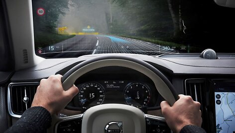 &bdquo;Volvo Cars&ldquo; pristatė pirmąją pasaulyje mi&scaron;riosios realybės automobilių kūrimo programą