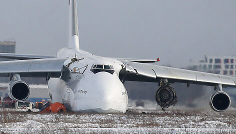 Gedimą patyręs ir avariniu būdu nusileidęs lėktuvas AN-124-100 &bdquo;Ruslan&ldquo;