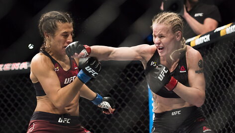  Joanna Jedrzejczyk prie&scaron; Valentiną &Scaron;evčenko