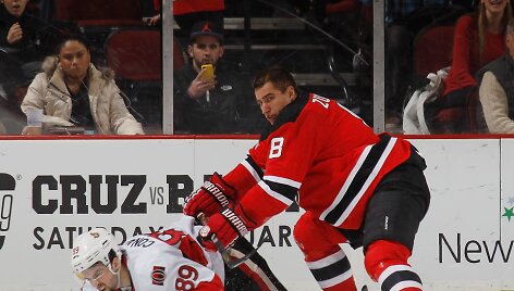 Cory Conacheris ir Dainius Zubrus