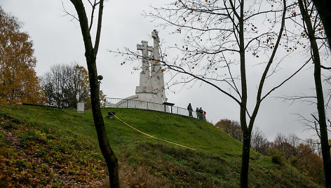 Ant Trijų Kryžių kalno atsivėrė plyšys