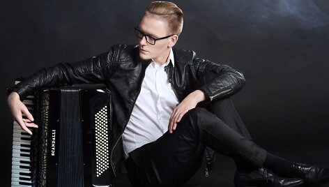Kėdainių muzikos mokykloje savo kelią pradėjęs Laimonas Salijus akordeonu groja du de&scaron;imtmečius