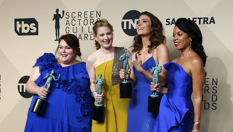 Chrissy Metz, Alexandra Breckenridge, Mandy Moore ir Susan Kelechi Watson