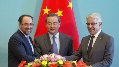 Salahuddinas Rabbani, Wang Yi ir Khawaja Asifas