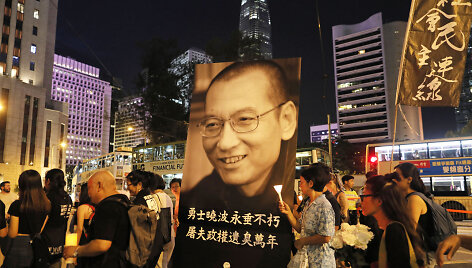 Kinų disidento Liu Xiaobo pelenai palaidoti jūroje