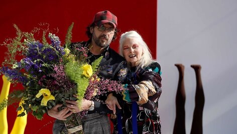 Vivienne Westwood su partneriu Andreasu Kronthaleriu