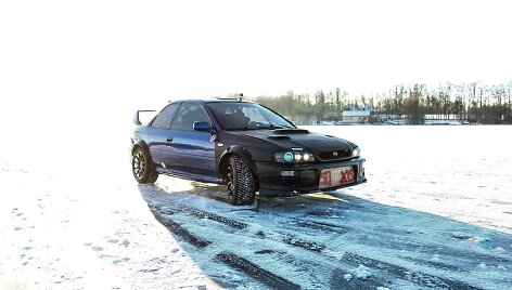 &bdquo;Subaru Impreza WRX STI&ldquo; važiuoja ant ledo