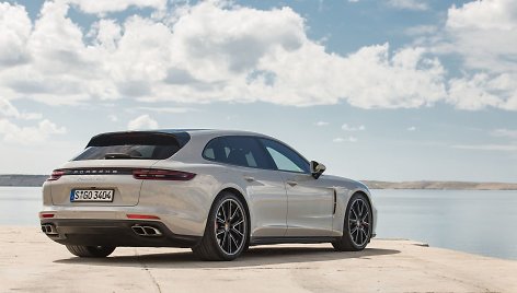 „Porsche Panamera Turbo Sport Turismo“