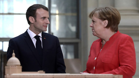 Emmanuelis Macronas Berlyne su Angela Merkel