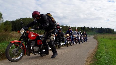 JAWA gerbėjų susirinkimas motokempinge „Škilietai“