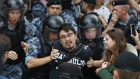 Maskvoje sulaikomas protestuotojas