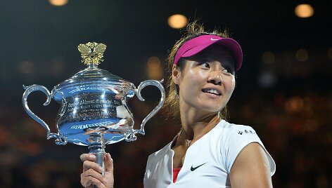Li Na su &bdquo;Australian Open&ldquo; trofėjumi