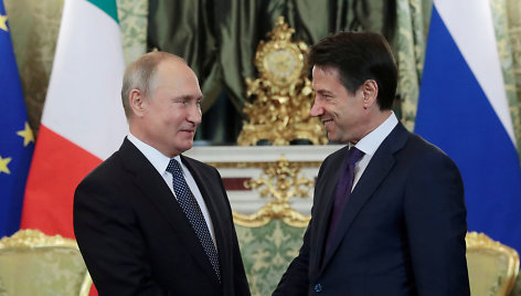 Giuseppe Conte ir Vladimiras Putinas Maskvoje