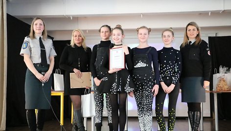 Apdovanoti ypatingų rūbų dizaineriais tapę Kauno moksleiviai