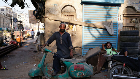 Pakistane itin mylimi &bdquo;Vespa&ldquo; motoroleriai