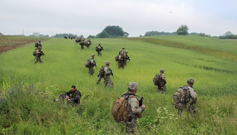 NATO kariai trenijuojasi ginti Suvalkų koridorių