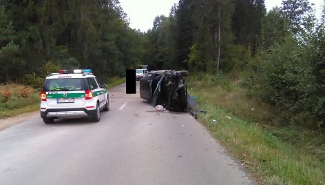 Kauno rajone nesuvaldytas „Audi“ liko gulėti ant šono