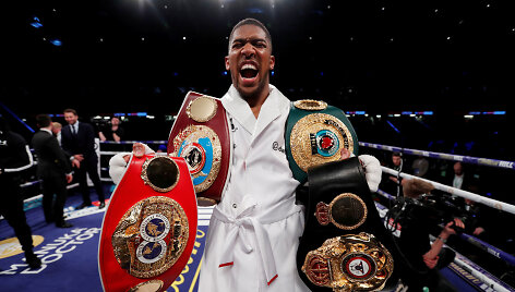 Anthony Joshua prie&scaron; Josephą Parkerį