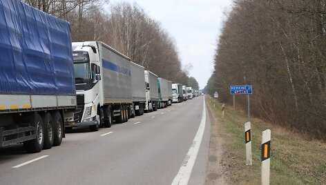 Vilkikų eilė prie Druskininkų i&scaron;tįso jau iki 16 kilometrų