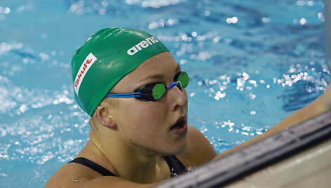 Pirmi medaliai &ndash; ki&scaron;enėje: gimtajame Kaune R.Meilutytė per 5 minutes nuskynė du aukso apdovanojimus