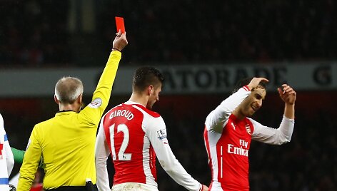 Olivier Giroud gavo raudoną kortelę