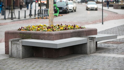 Nauji suoliukai Vilniaus Rotu&scaron;ės aik&scaron;tėje