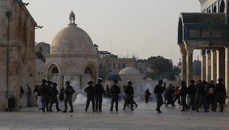  Susirėmimas tarp Izraelio policininkų ir palestiniečių Jeruzalėje