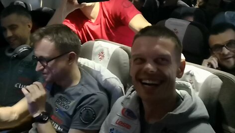 V.Žala ir S.Jurgelėnas lėktuve