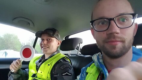 Plungi&scaron;kis Dainius Bagdonas prie&scaron; porą mėnesių savo iniciatyva ėmėsi socialinio projekto &bdquo;Plungė - miestas be alkoholio&ldquo;.