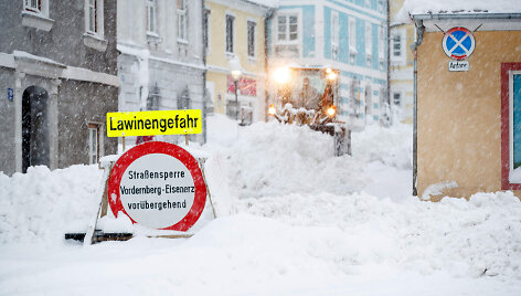 Sniegas paralyžiavo eismą Austrijoje ir dalyje Vokietijos