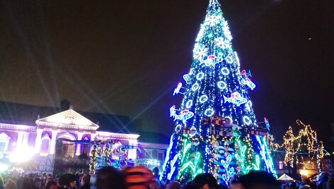 Klaipėdoje įžiebta kalėdinė eglė