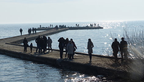 Marių molas pilnas žmonių