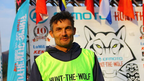 &bdquo;Hunt The Wolf&ldquo; dalyviai kuriasi bivake