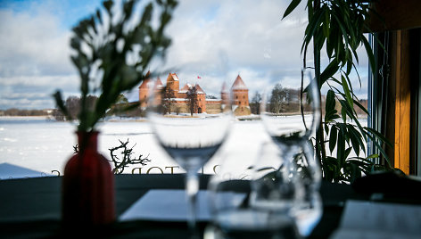 Vaizdas pro langą restorane „Apvalaus stalo klubas“