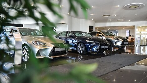 &bdquo;Lexus&ldquo; atstovai Vilniuje atnaujino automobilių saloną