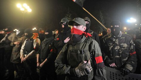 Ukrainos ultranacionalistinio judėjimo &bdquo;Pravyj sektor&ldquo; nariai prie Auk&scaron;čiausiosios Rados