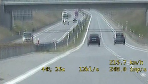 Lietuvis Lenkijos greitkelyje važiavo didžiuliu greičiu