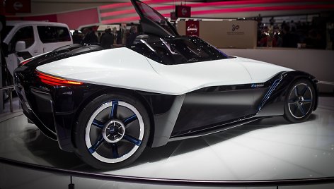 „Nissan BladeGlider“ konceptas Ženevoje