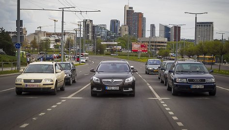 Vingiuojant sostinės dviračių takais...