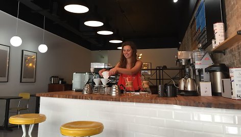 „Coffee Inn“ atidarė pirmąją tinklo kavinę JAV