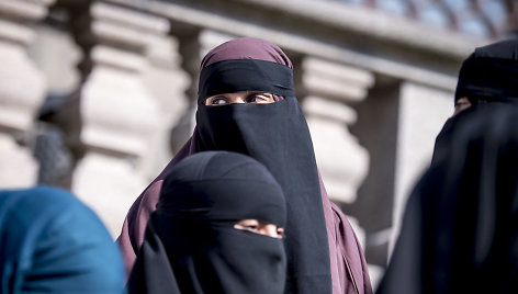 Burkas dėvinčios moterys Danijoje