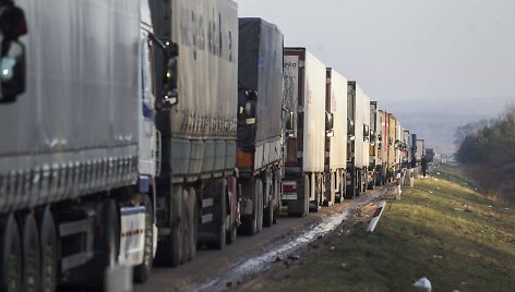 Vilkikų spūstis link Medininkų pasienio posto.
